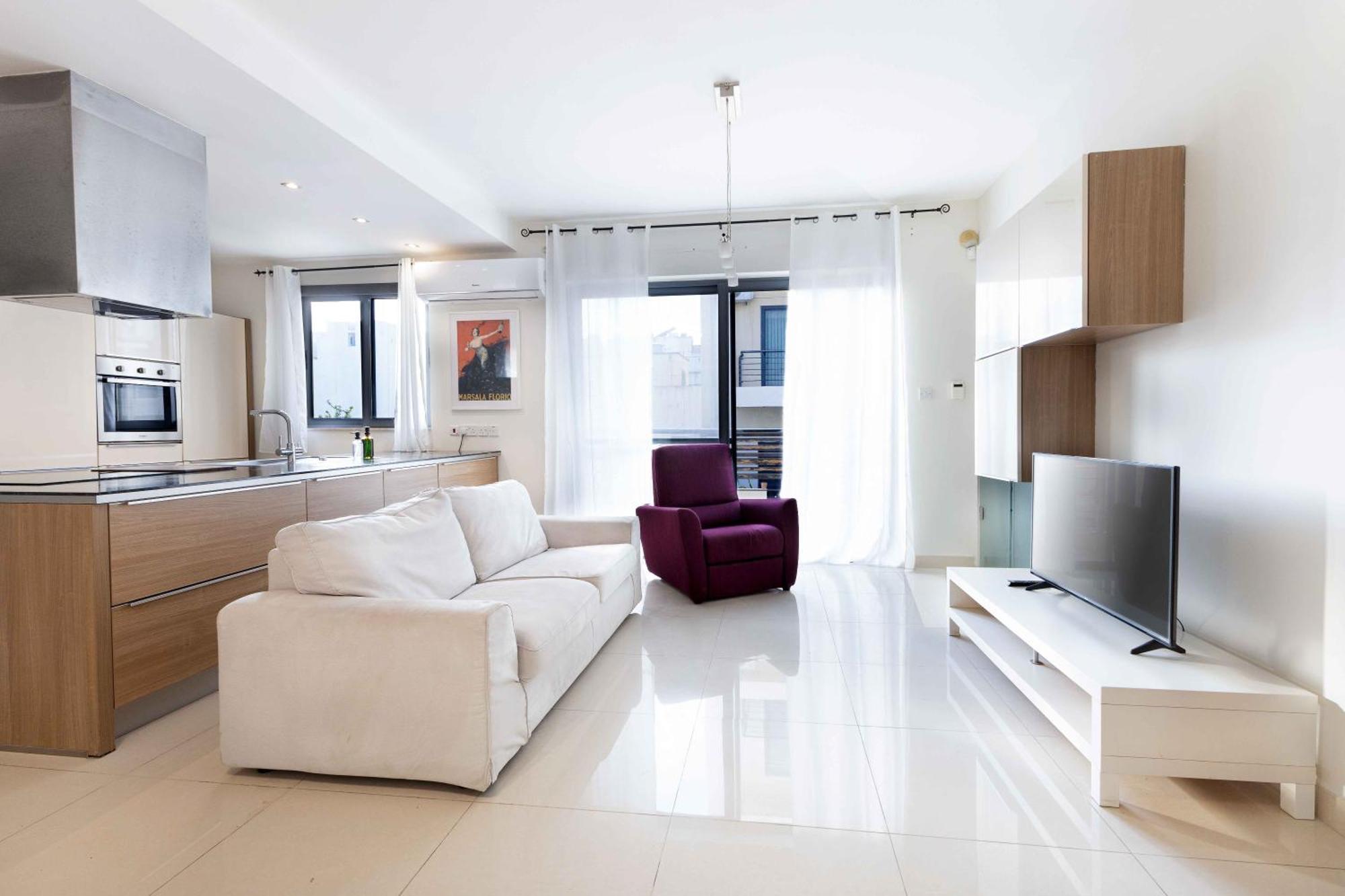 Apartment Modern & Spacious 3 Bedroom - Close To Sliema Promenade